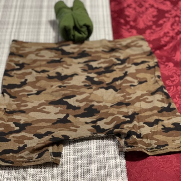 NWOT Combo Pkg of 2 Designer Style of Hanes. - Picture 2 of 2